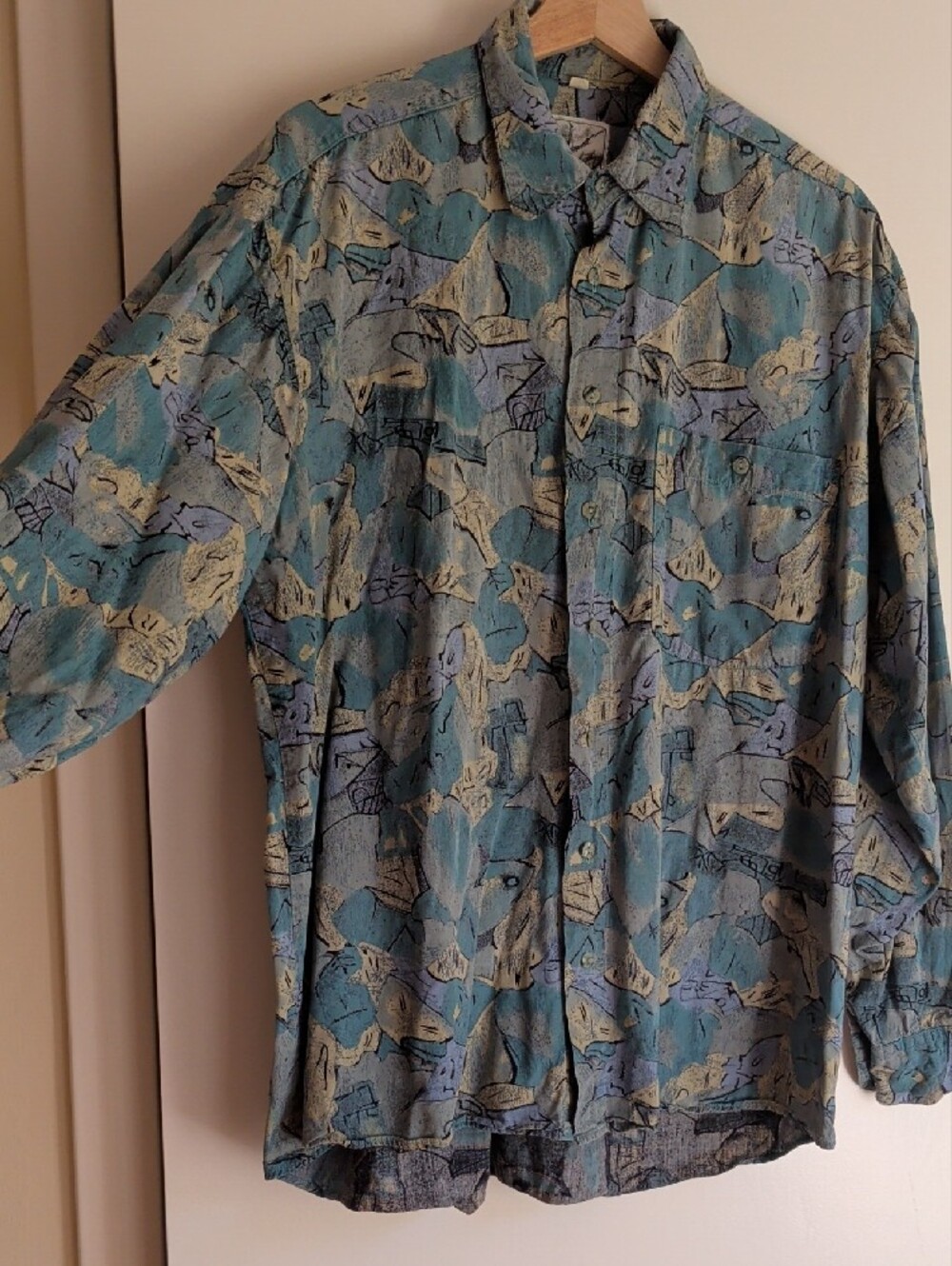 Vintage Abstract Pattern Button-Up Shirt in Teal and Cream